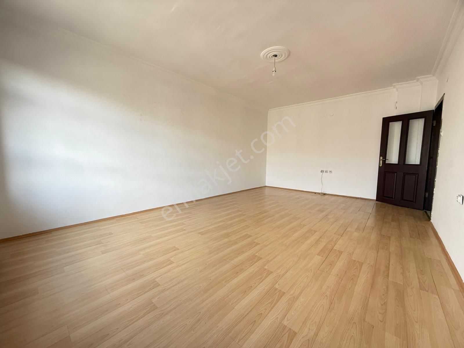 İncirli Barışyolu Caddesi'nde Ara Katta Geniş Çift Balkon 3+1 Daire - Görsel 8