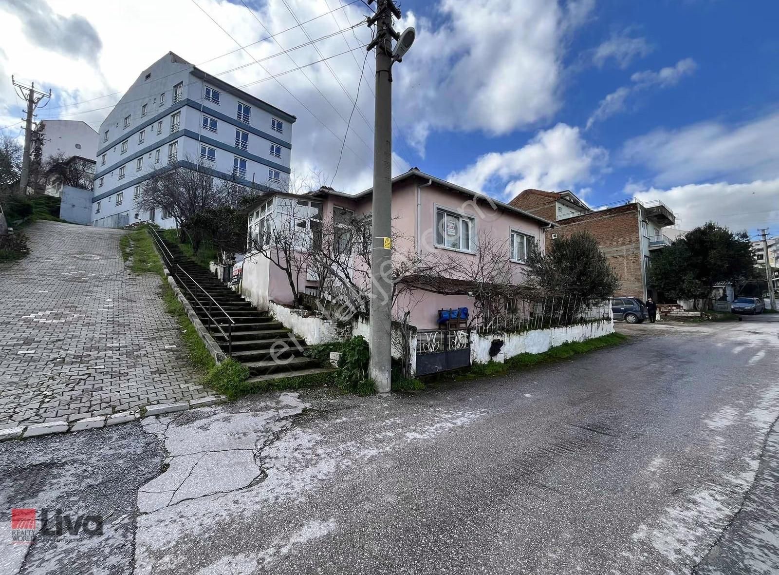 Rw Liva'dan Sütlüce Mah. Satılık 3 Kat İmarlı Müstakil Ev