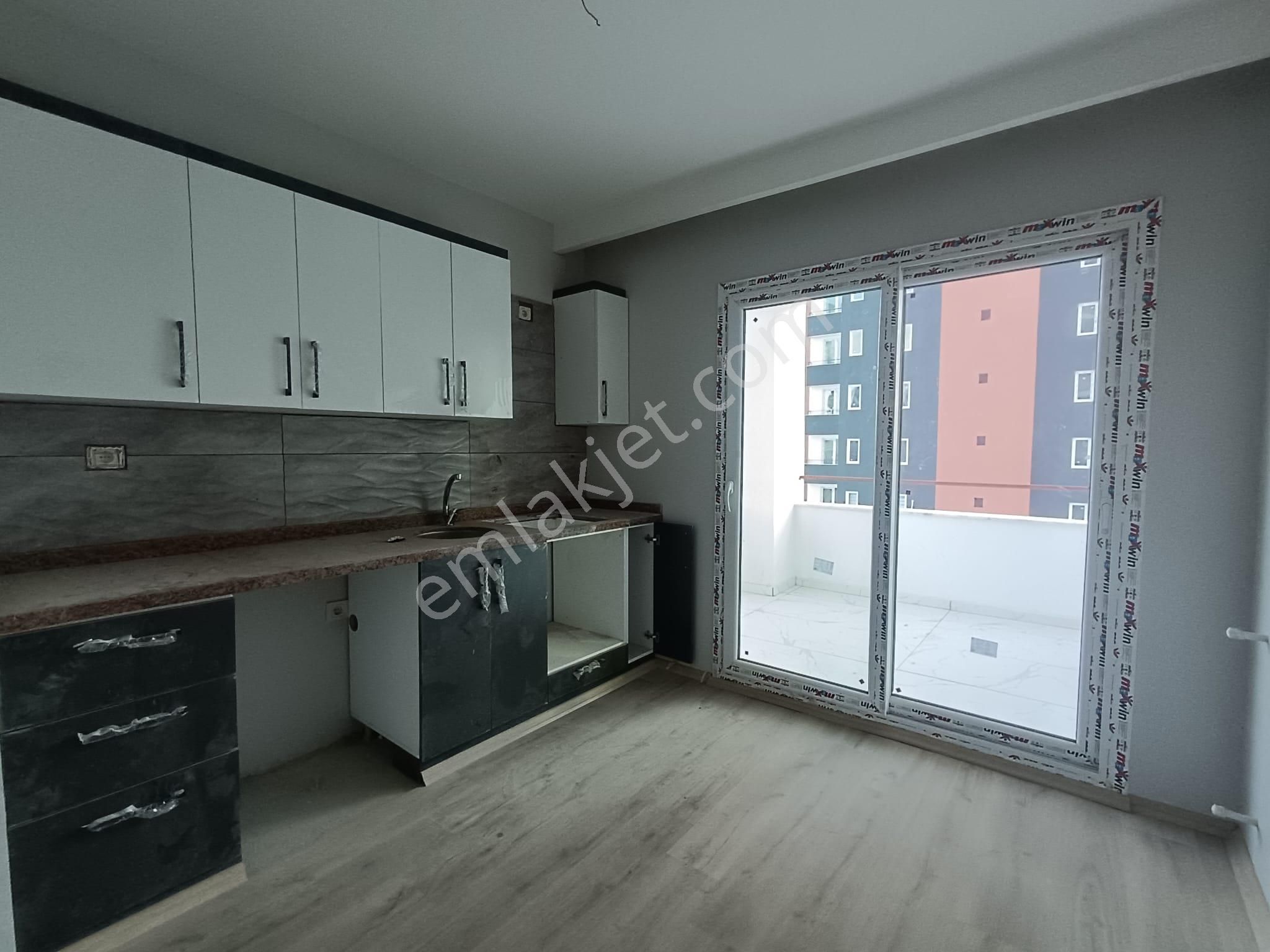 100. Yıl Mahallesi Beyzade Civarı+havuzlu 3+1 Kapalı Mutfak+sıfır Satılık Daire