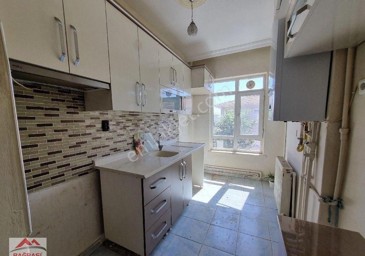 Aşağıeğlence Azık Sokak'ta 3+1 Bağımsız Güney Cephe Cam Balkonlu - Görsel 9