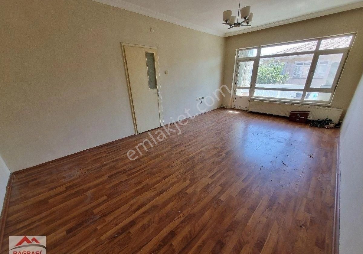 Aşağıeğlence Azık Sokak'ta 3+1 Bağımsız Güney Cephe Cam Balkonlu - Görsel 8