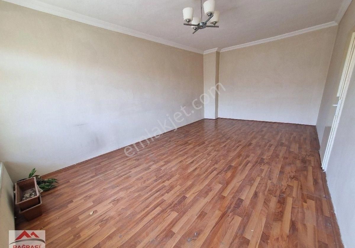 Aşağıeğlence Azık Sokak'ta 3+1 Bağımsız Güney Cephe Cam Balkonlu - Görsel 3