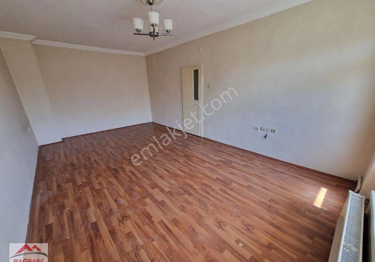 Aşağıeğlence Azık Sokak'ta 3+1 Bağımsız Güney Cephe Cam Balkonlu - Görsel 15