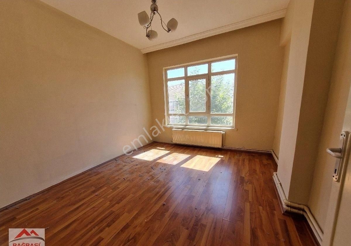 Aşağıeğlence Azık Sokak'ta 3+1 Bağımsız Güney Cephe Cam Balkonlu - Görsel 2