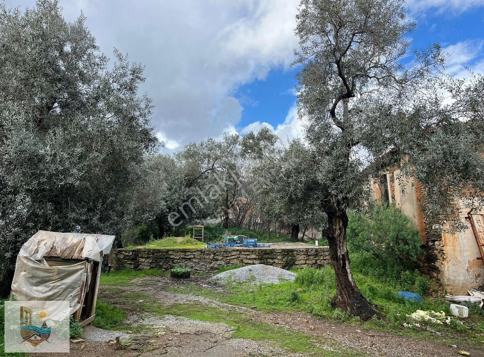 Muğla Milas Derince'de, Elektrik Su Aboneliği Olan Kargir Ev - Görsel 5