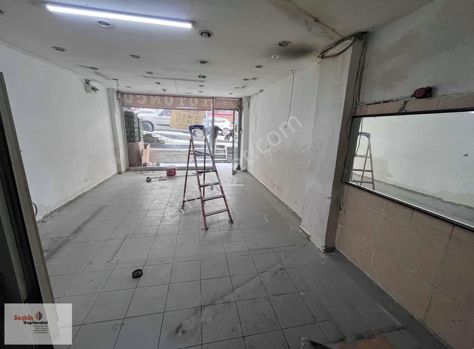 Maltepe Zümrütevlerde Cadde Üzerinde 35 M2 Dükkan
