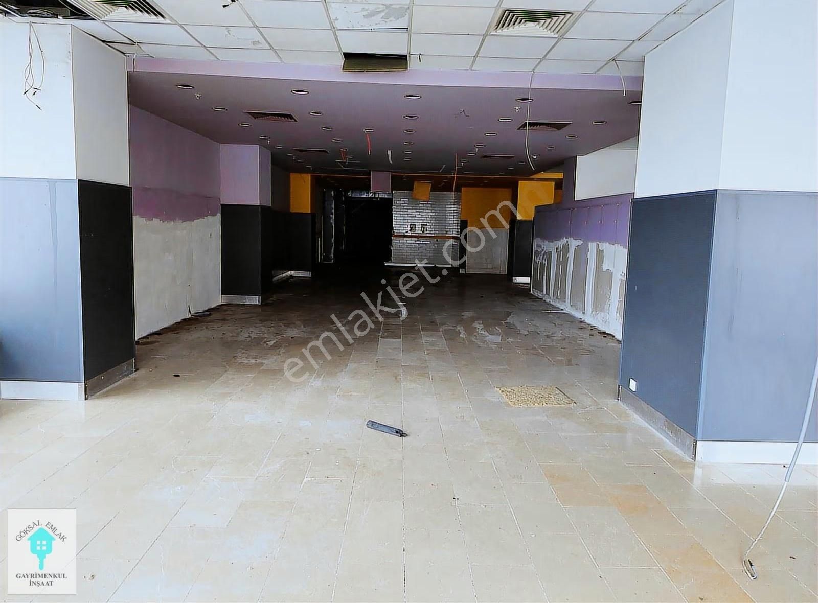 Esenyurt'ta Kiralık 2000 M2 Düz Giriş Ticari Alan