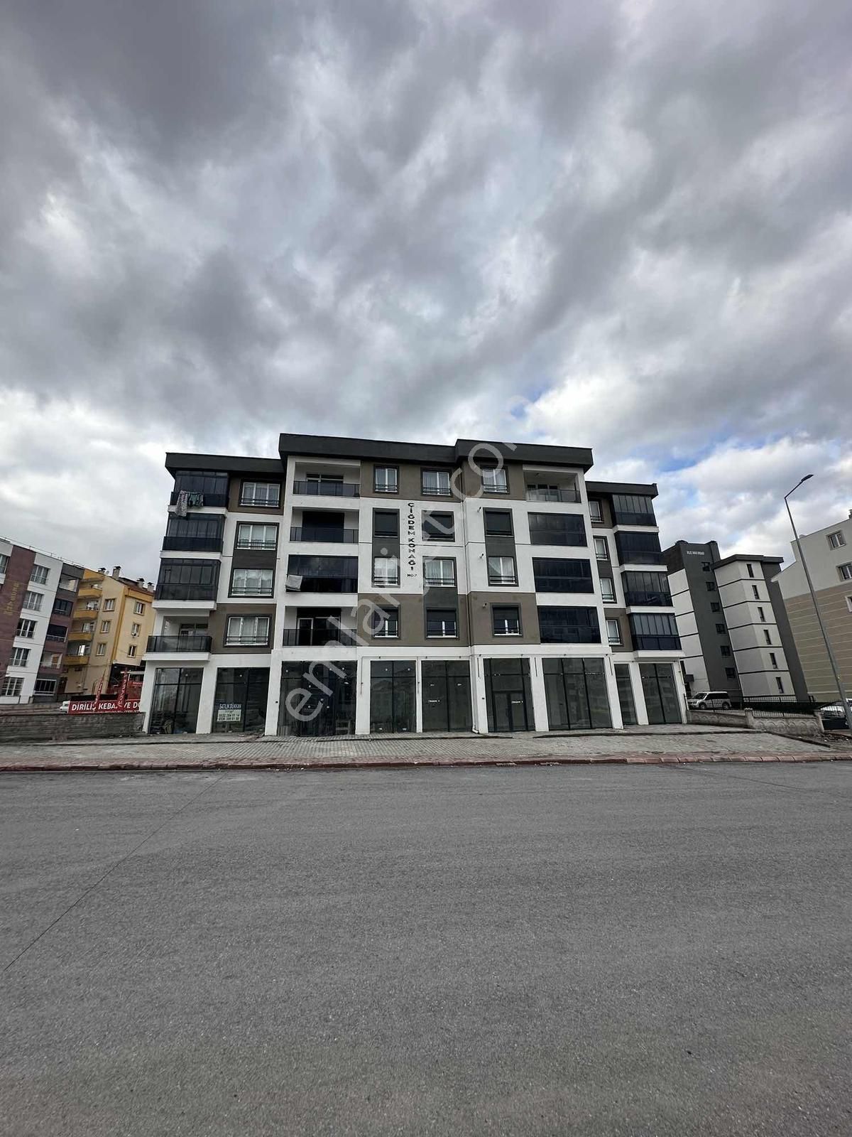 Erkilet Osmangazide Yatay Mimari Satılık 3+1