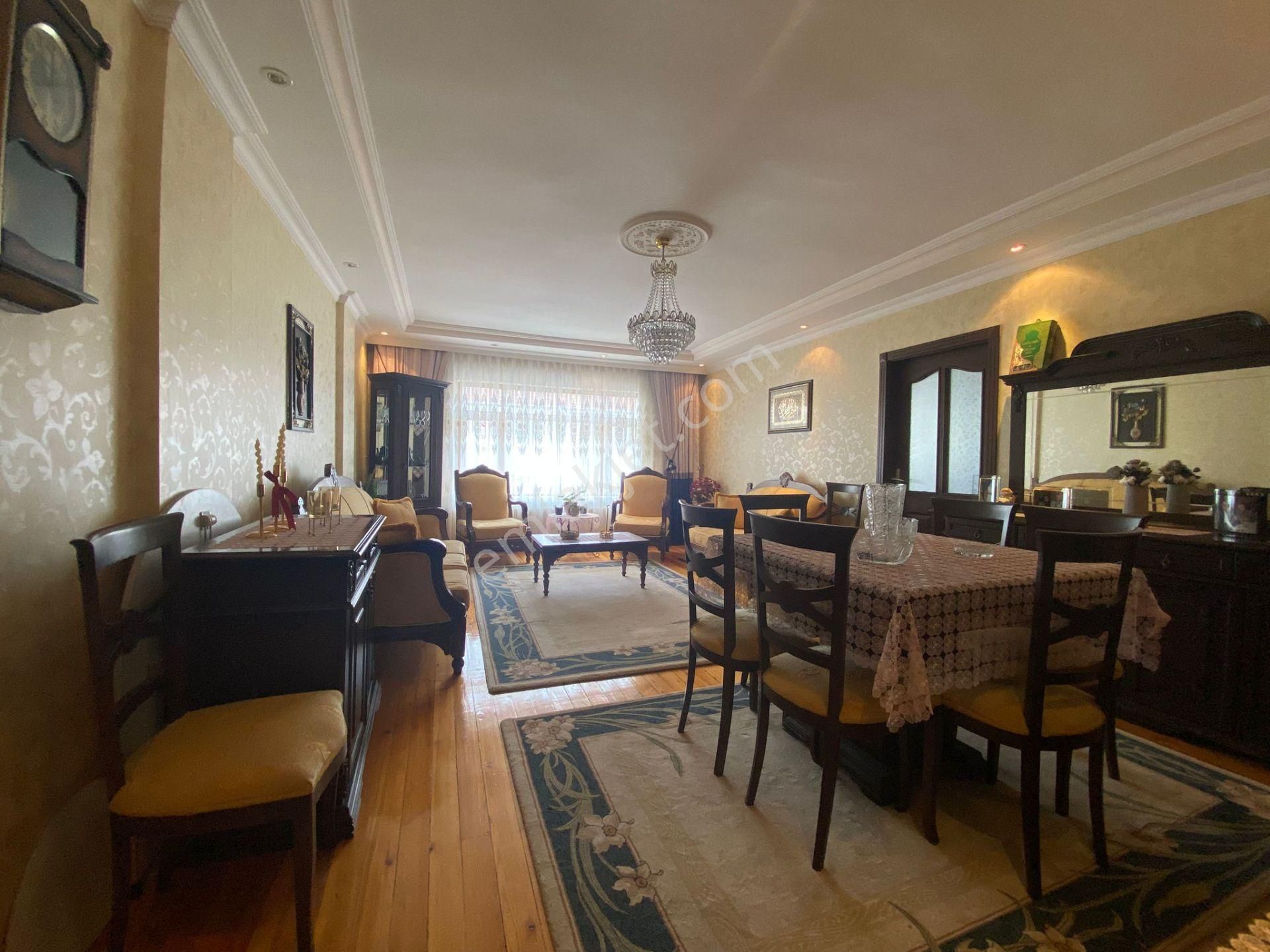 Pursaklar Mehmet Zengin Emlak'tan Protokol Yolu Yakını Çift Banyolu 5+1 Dubleks Daire