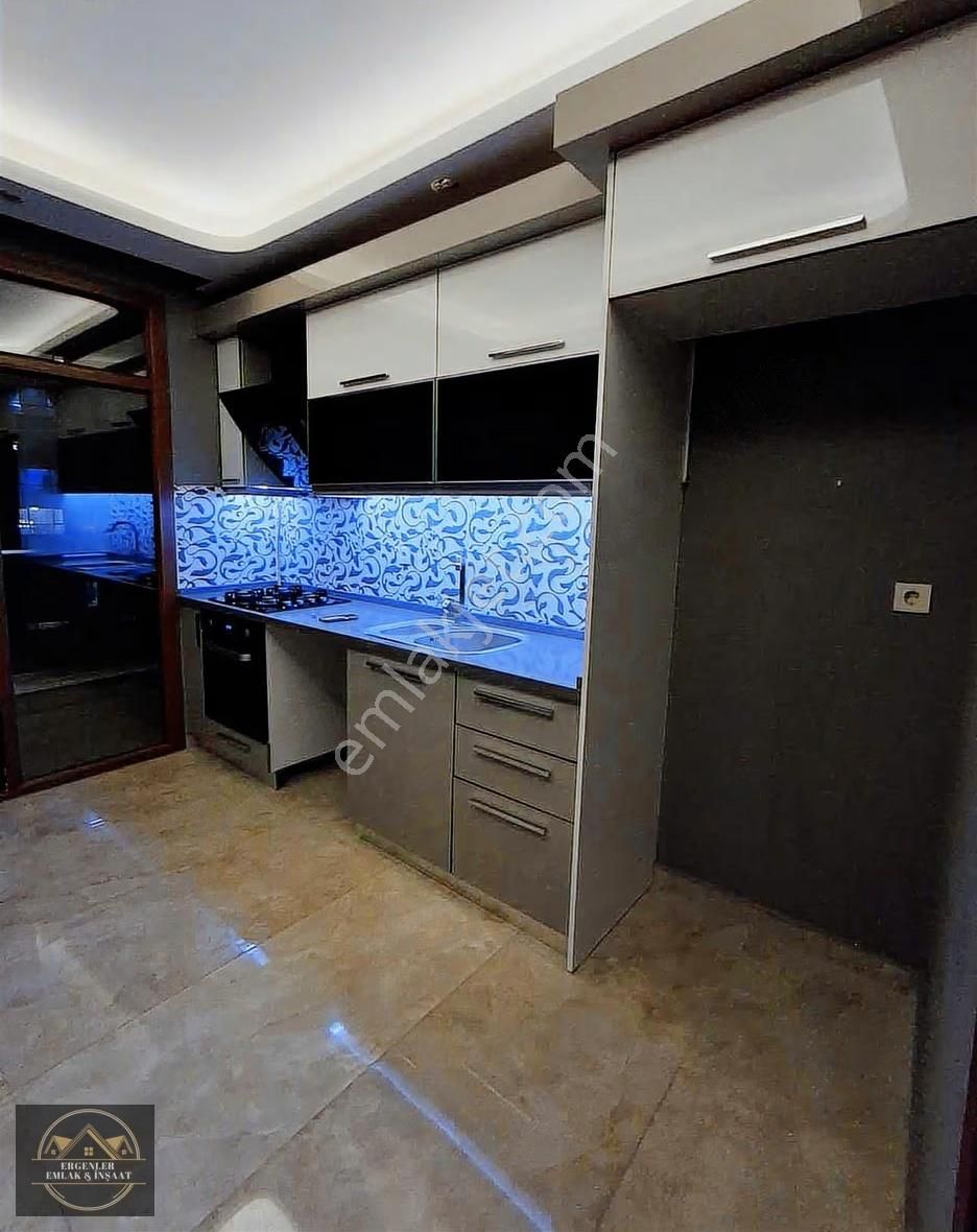 Ergenler Emlak'dan Göl Manzaralı Kapalı Otoparklı Satılık Daire - Görsel 4