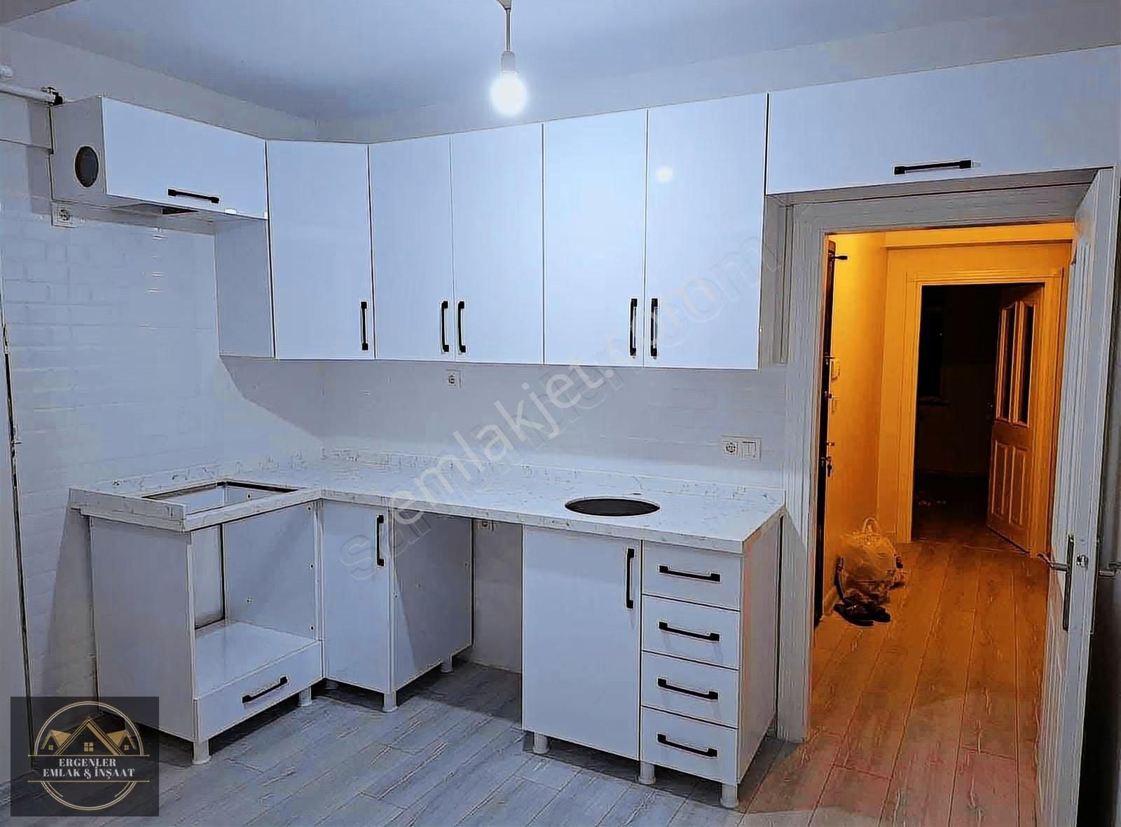 Ergenler Emlak'dan Esenler Nine Hatun'dan 2+1 Satılık Daire - Görsel 3