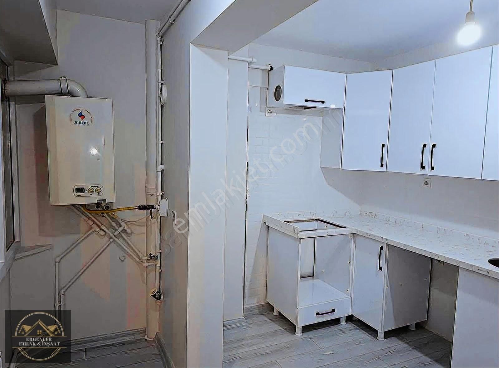 Ergenler Emlak'dan Esenler Nine Hatun'dan 2+1 Satılık Daire