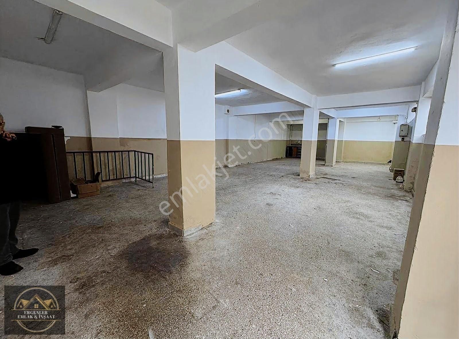 Ergenler Emlak'tan Turgutreıs'te Düz Gırış Kıralık Dükkan - Görsel 4