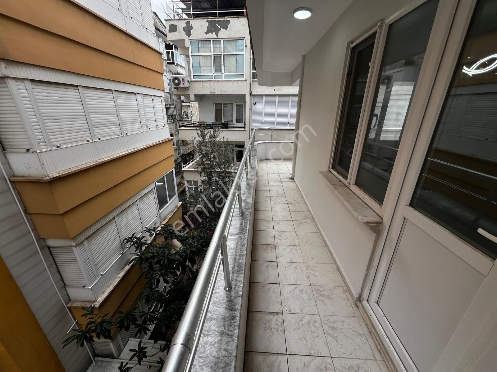 Yiğit'ten Akçay'da Ayrı Mutfaklı 2+1 Ara Kat Lüks Daire - Görsel 30