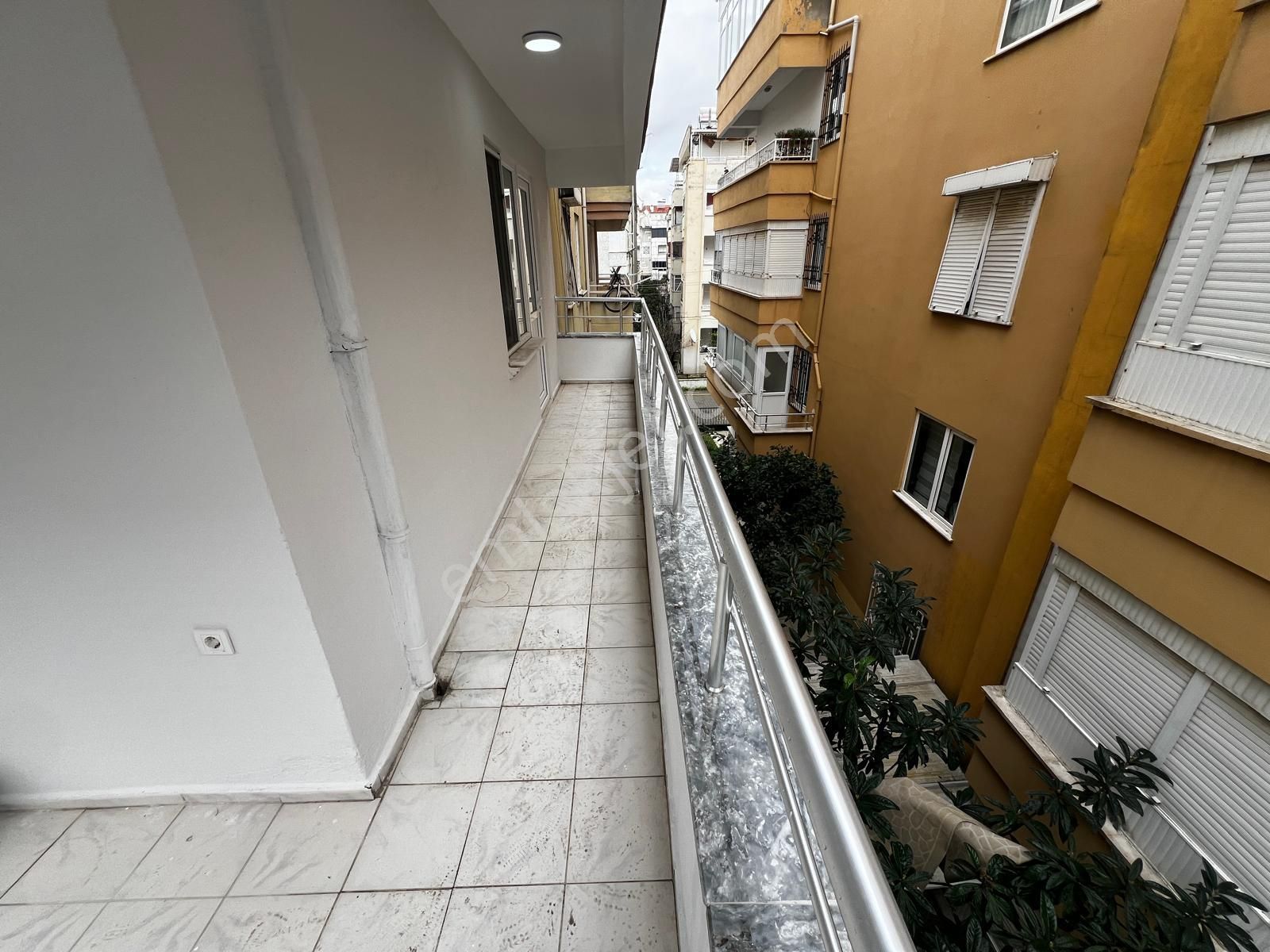 Yiğit'ten Akçay'da Ayrı Mutfaklı 2+1 Ara Kat Lüks Daire - Görsel 29