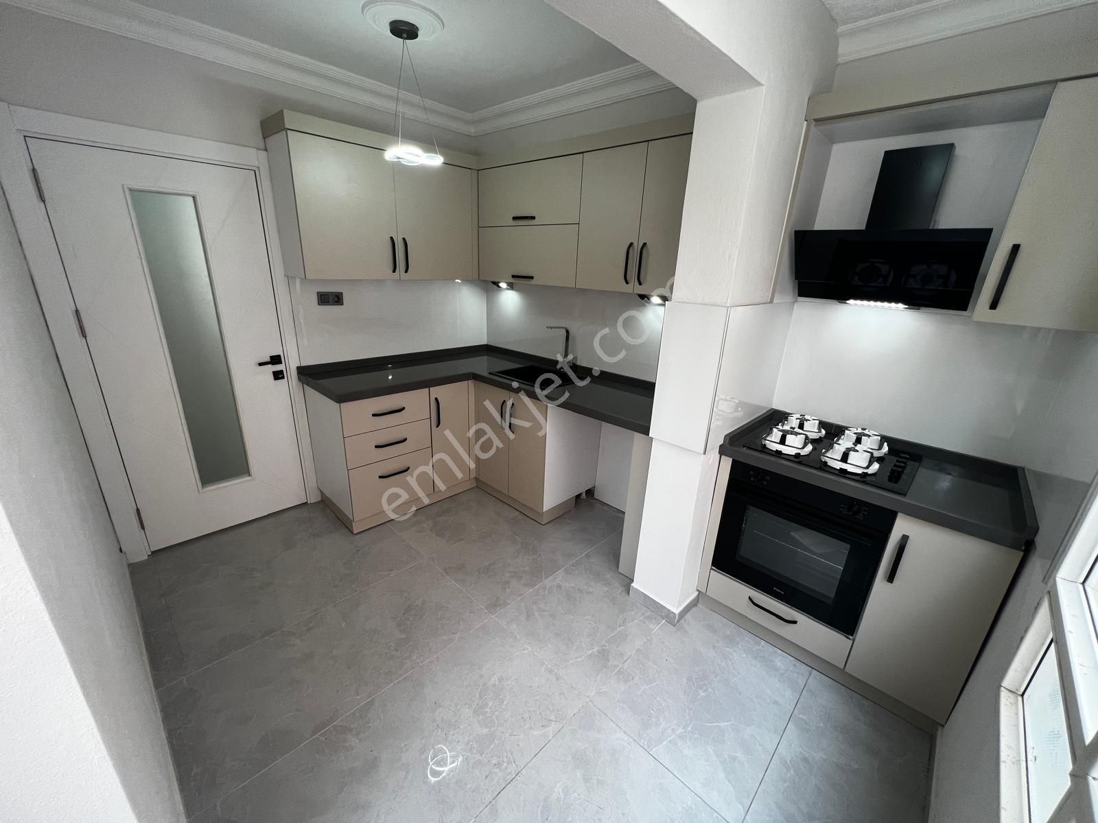 Yiğit'ten Akçay'da Ayrı Mutfaklı 2+1 Ara Kat Lüks Daire