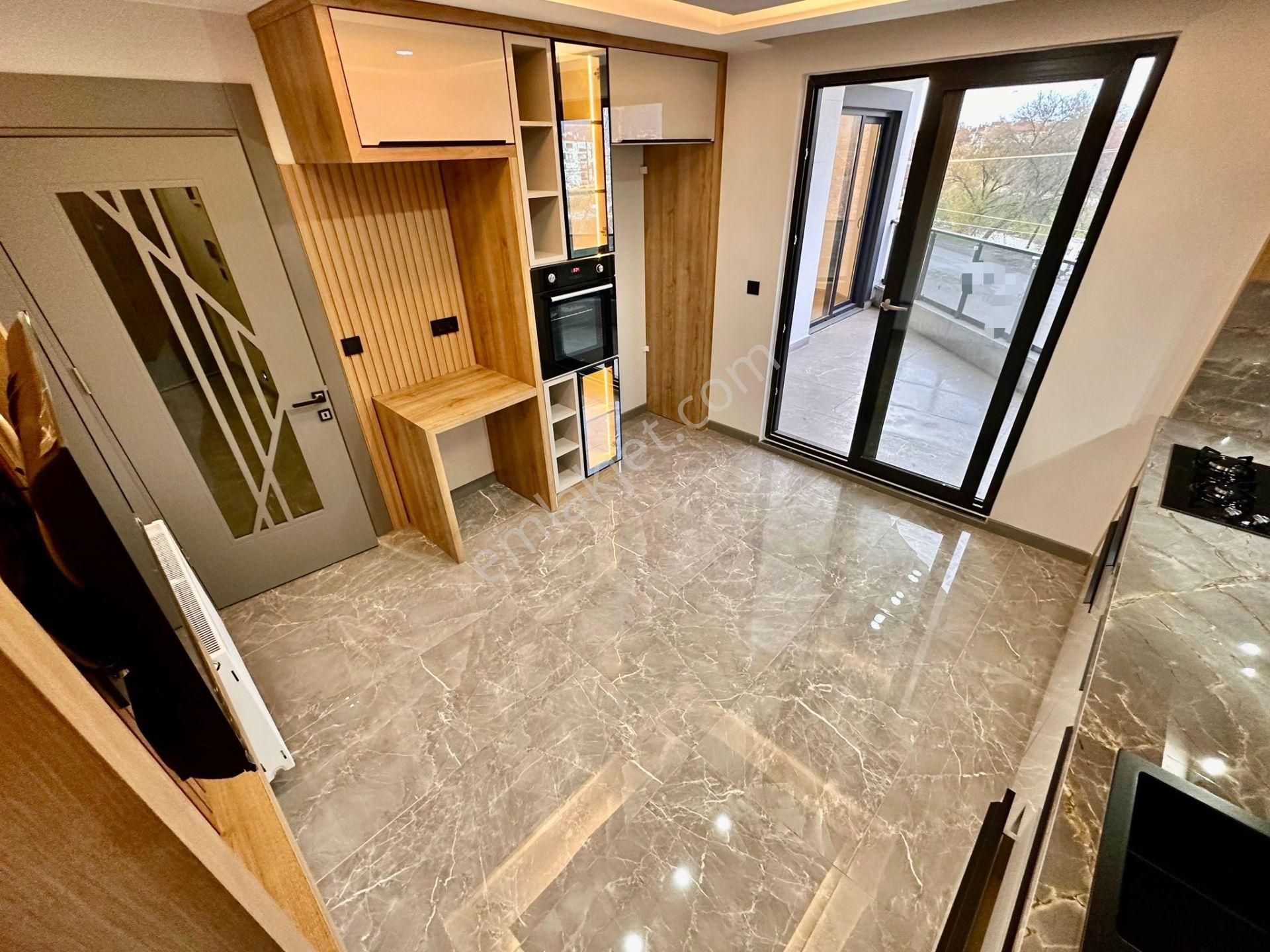 ꧁ay Emlaktan꧂akçayda Köşe Ön Cephe Çay Ve Kazdağı Manzaralı Şık Tasarımlı Arakat 3+1 Lüks Daire - Görsel 4