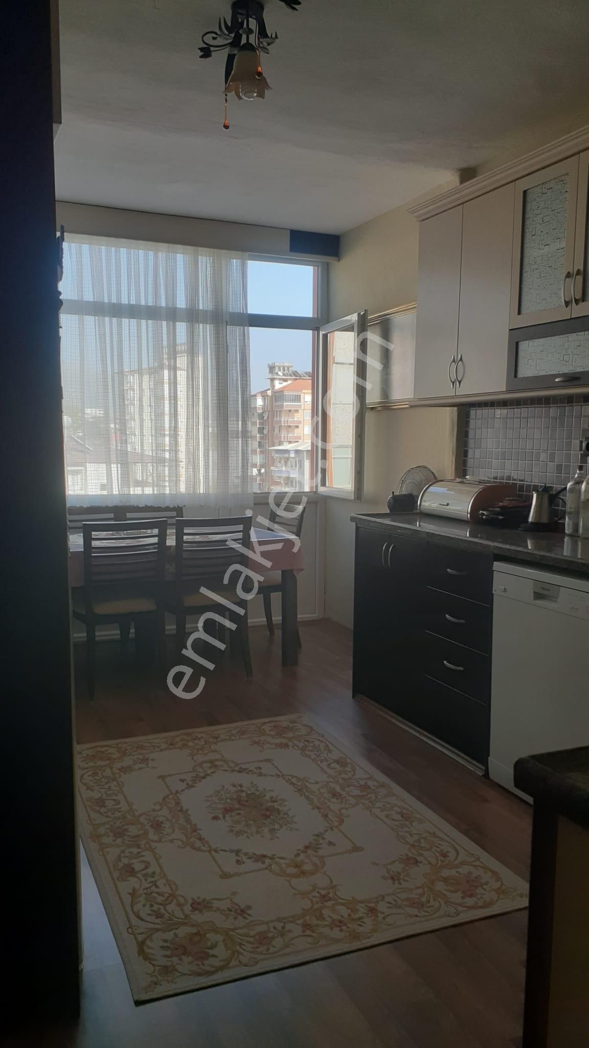 Anchor Gayrimenkul' Den Sağlık Mahallesinde Satılık 3+1 Daire.