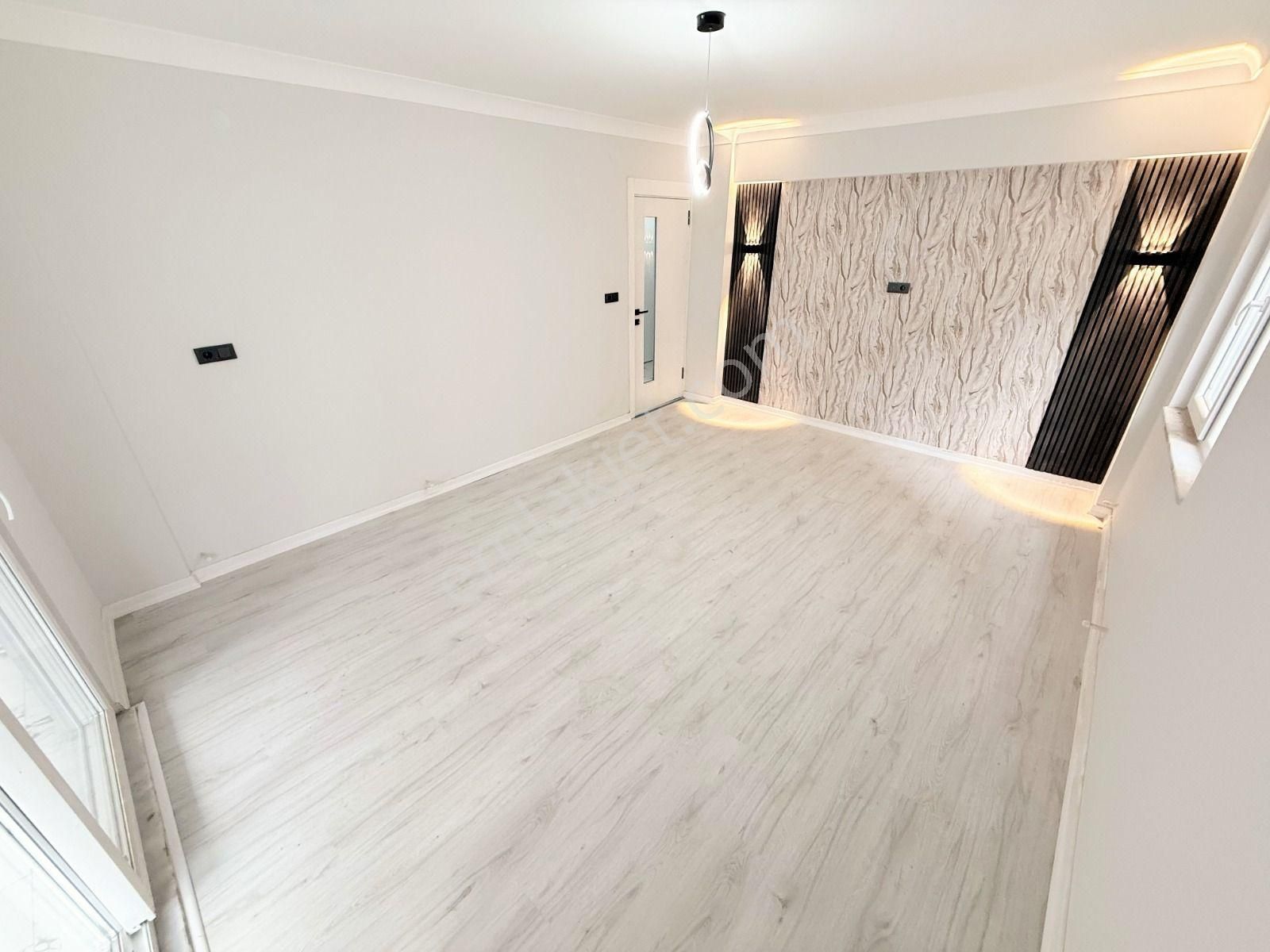 ꧁ay Emlaktan꧂akçay Merkezde Muhteşem Konumlu Denize Yakın İçi Komple Yapılı Satılık 2+1 Daire - Görsel 4