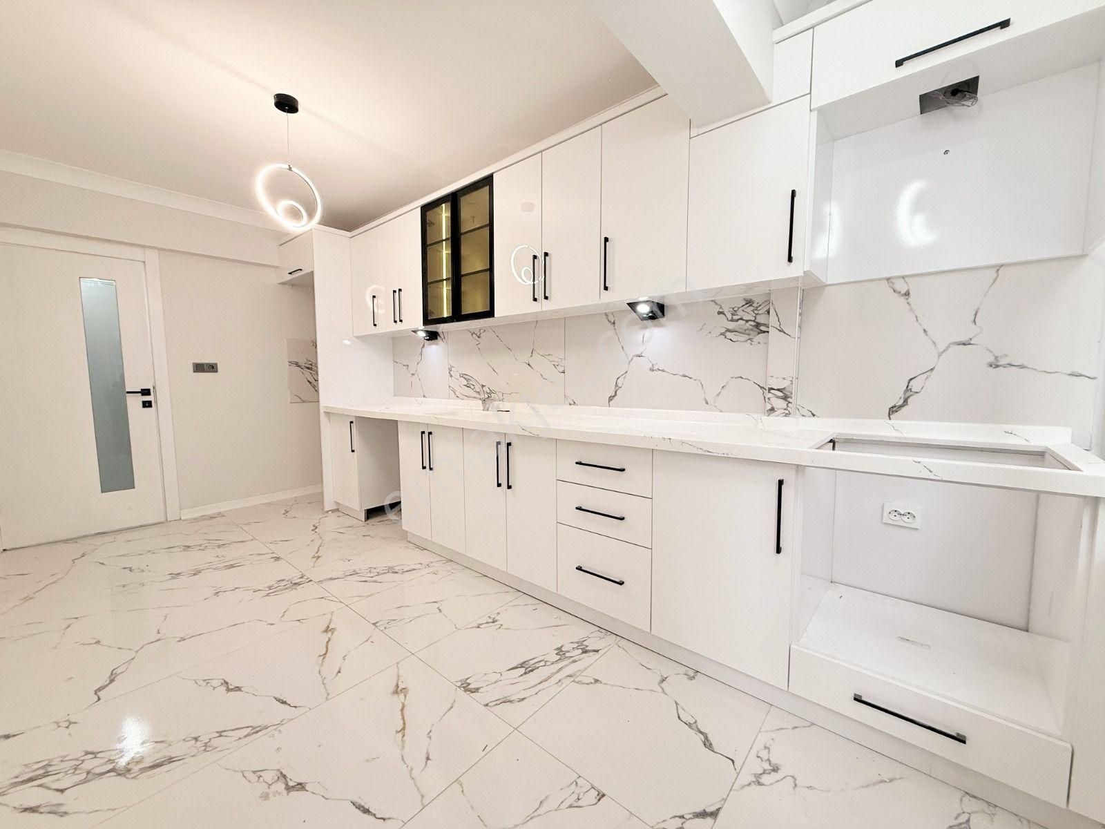 ꧁ay Emlaktan꧂akçay Merkezde Muhteşem Konumlu Denize Yakın İçi Komple Yapılı Satılık 2+1 Daire - Görsel 6