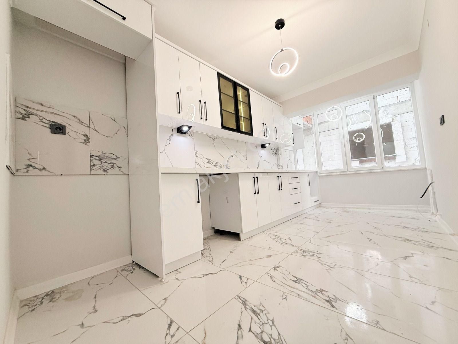 ꧁ay Emlaktan꧂akçay Merkezde Muhteşem Konumlu Denize Yakın İçi Komple Yapılı Satılık 2+1 Daire - Görsel 9