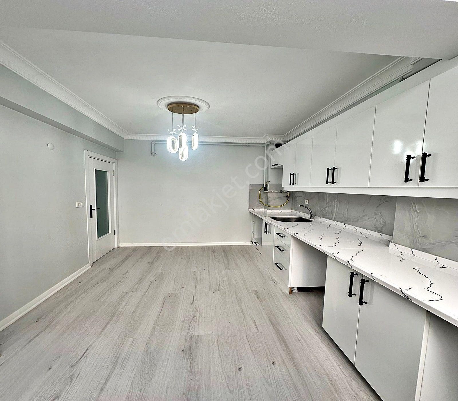 Kıraç Hürriyet Mahallesinde Satılık 2+1 Balkonlu Ara Kat Daire - Görsel 7