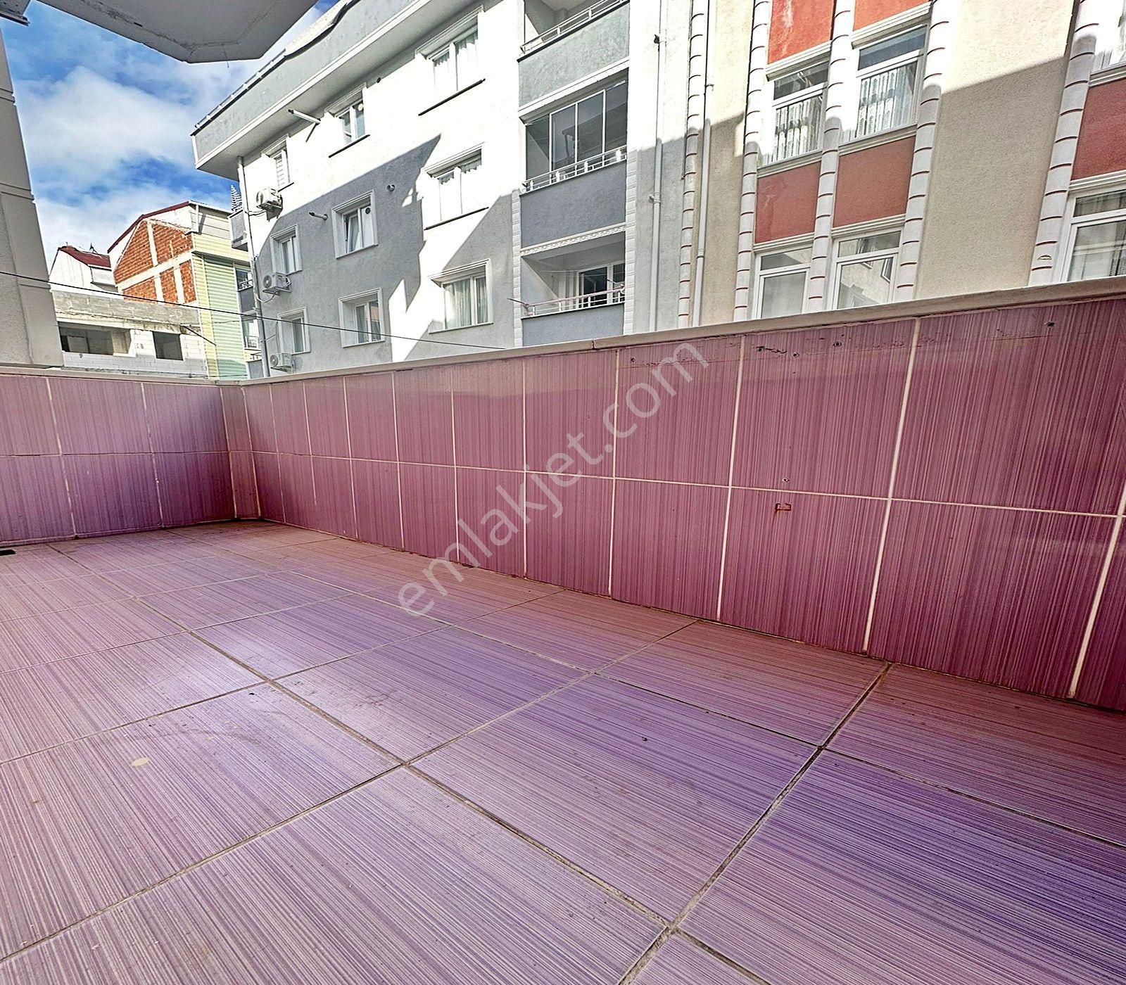 Kıraç Hürriyet Mahallesinde Satılık 2+1 Balkonlu Ara Kat Daire - Görsel 24