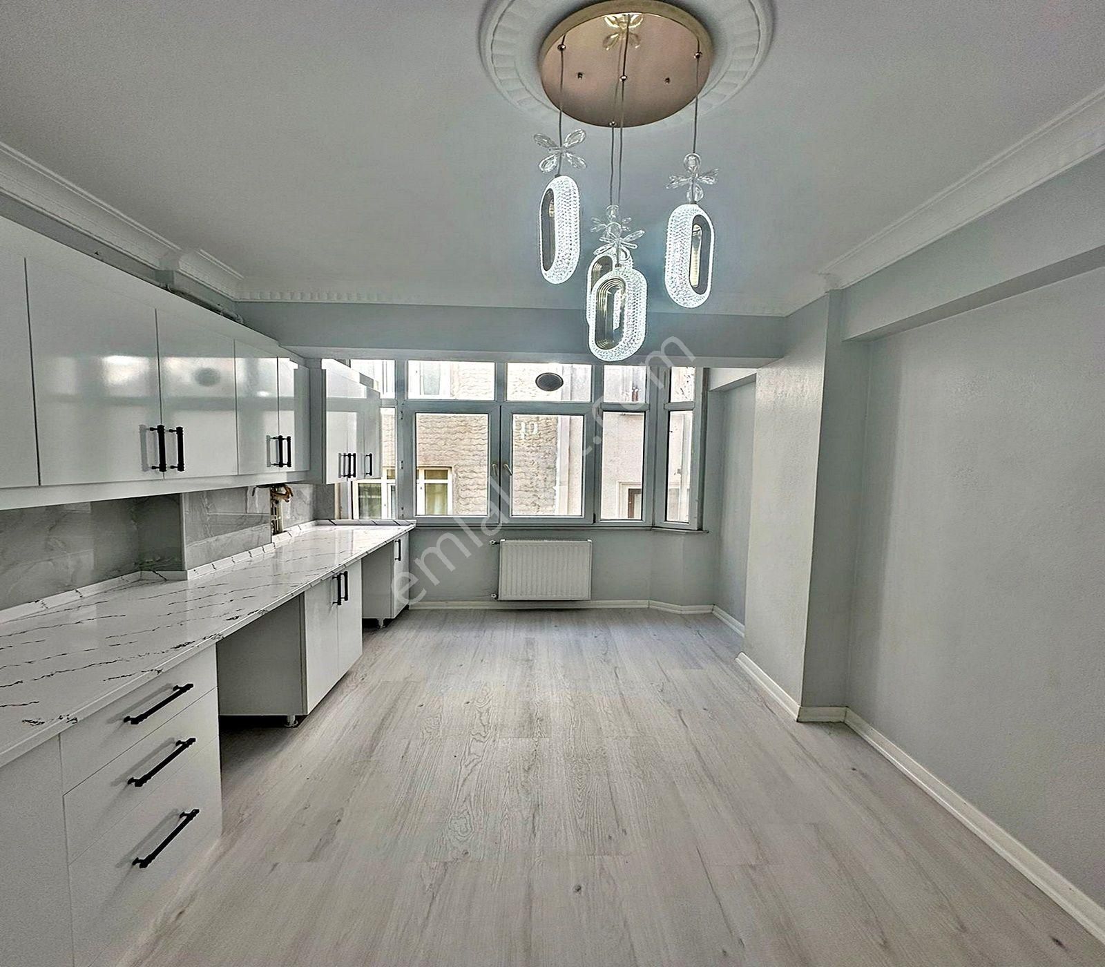 Kıraç Hürriyet Mahallesinde Satılık 2+1 Balkonlu Ara Kat Daire - Görsel 11