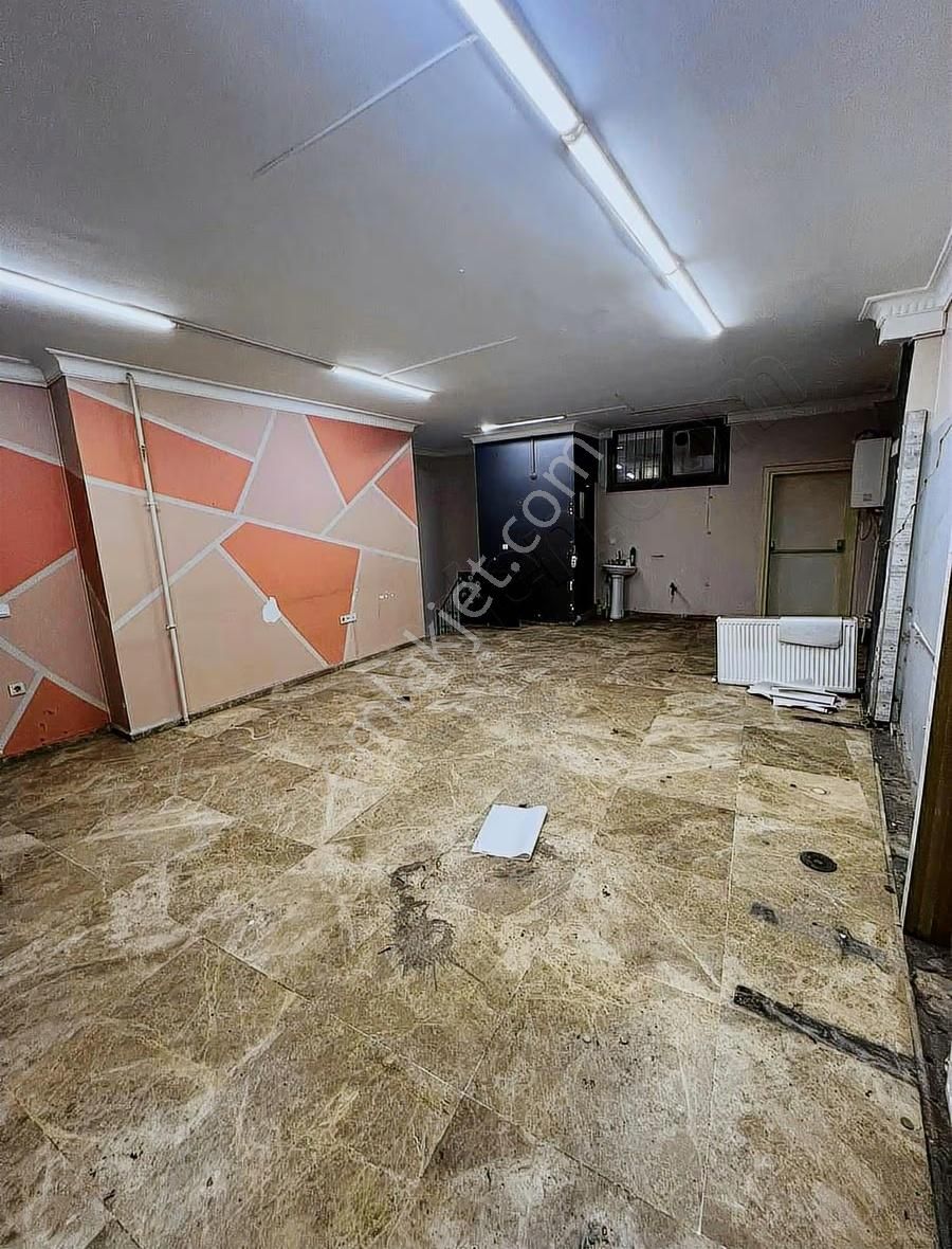 Bahçelievler Yenibosna Çobançeşmede Depolu Dükkan Giriş Bodrum - Görsel 3