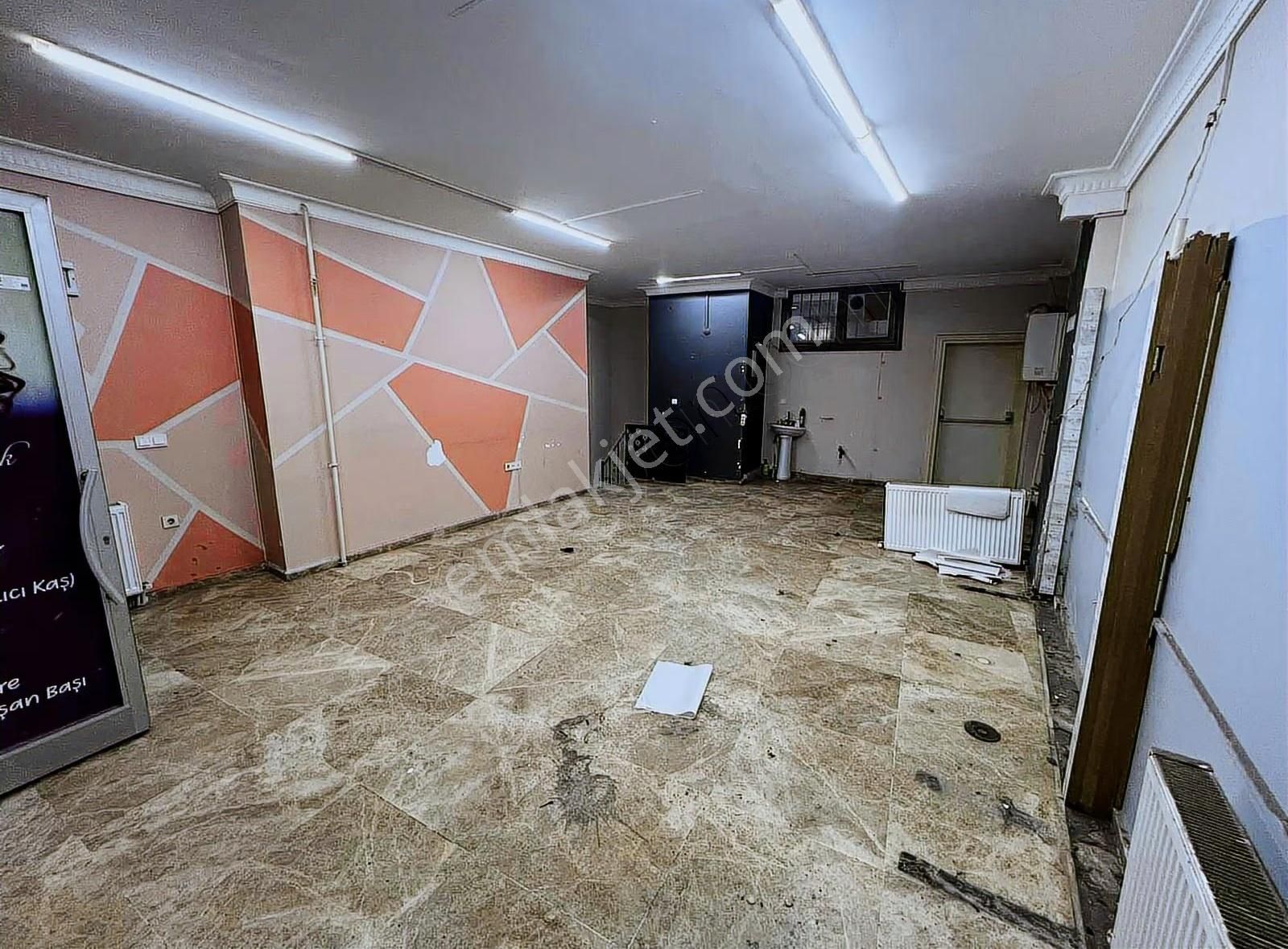 Bahçelievler Yenibosna Çobançeşmede Depolu Dükkan Giriş Bodrum - Görsel 8