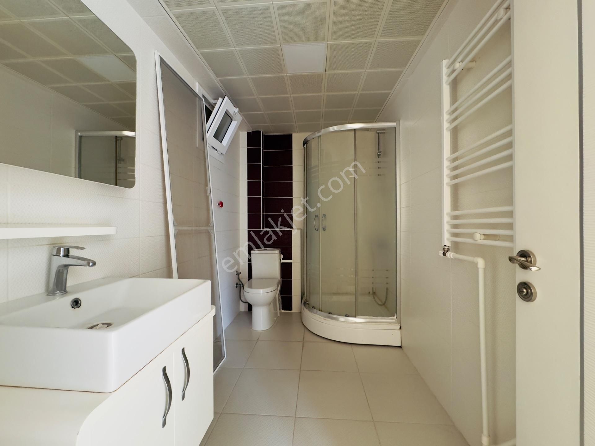 Flora Park Evleri Sitesinde Havuz Cepheli 3+1 Kiralık Arakat Köşe Daire - Görsel 22