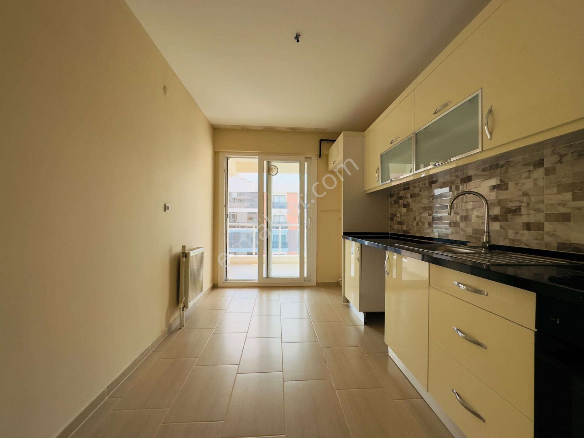 Flora Park Evleri Sitesinde Havuz Cepheli 3+1 Kiralık Arakat Köşe Daire - Görsel 11