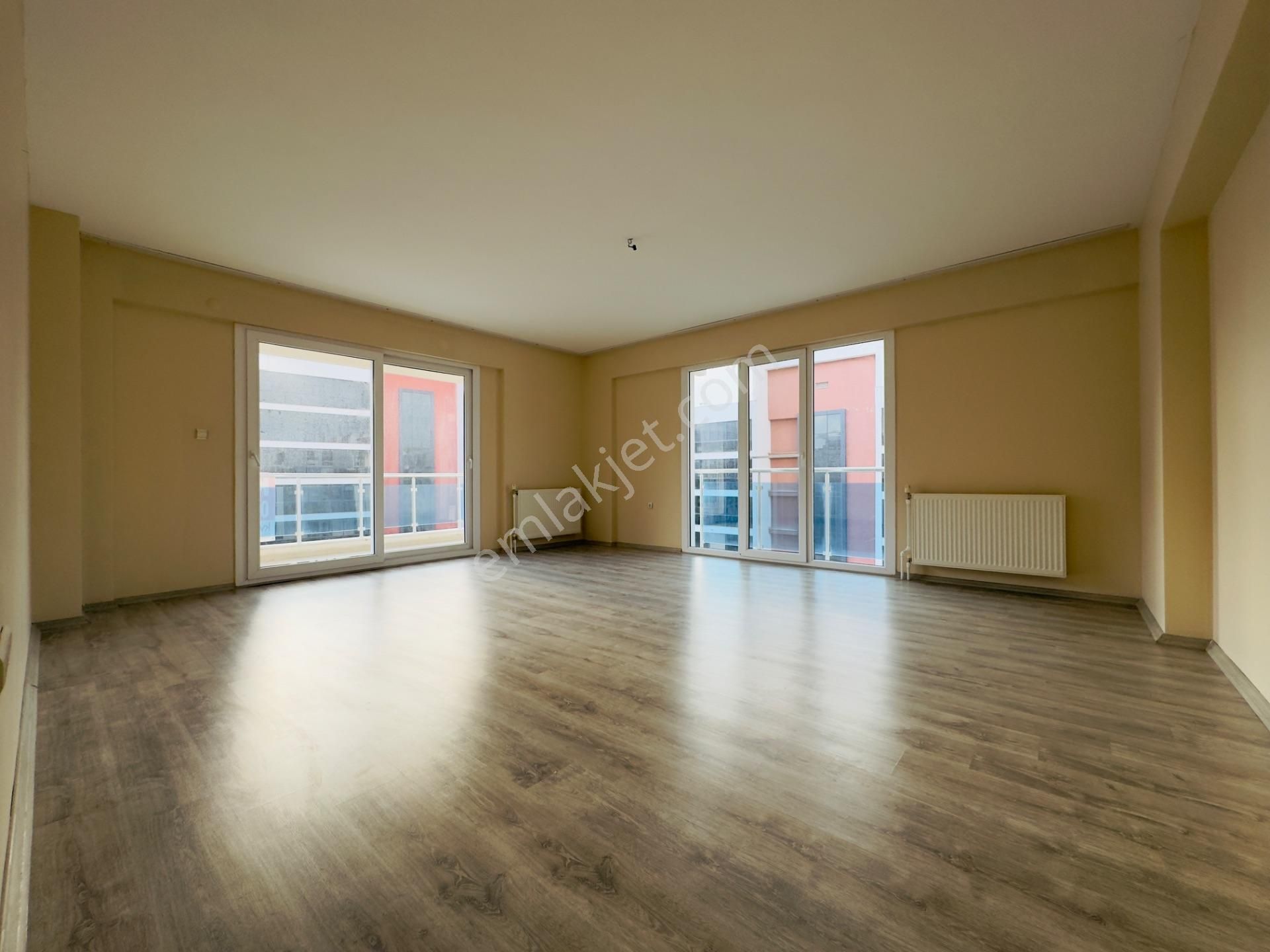 Flora Park Evleri Sitesinde Havuz Cepheli 3+1 Kiralık Arakat Köşe Daire - Görsel 16