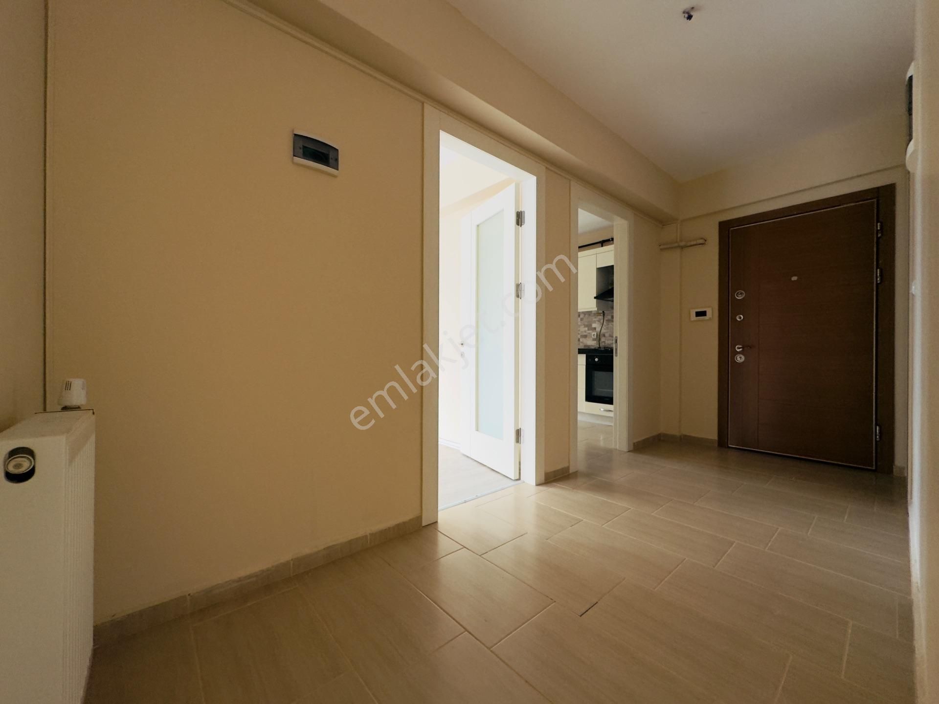 Flora Park Evleri Sitesinde Havuz Cepheli 3+1 Kiralık Arakat Köşe Daire - Görsel 8