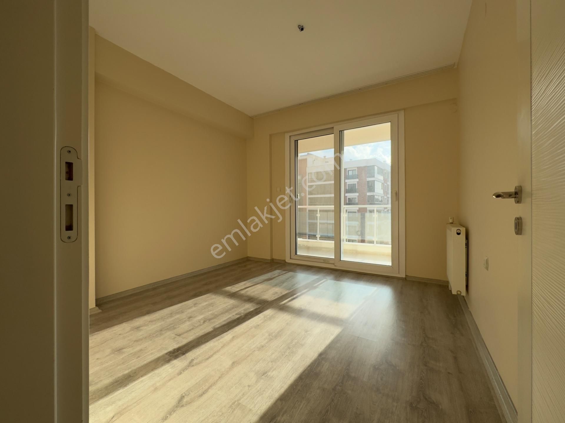 Flora Park Evleri Sitesinde Havuz Cepheli 3+1 Kiralık Arakat Köşe Daire - Görsel 24