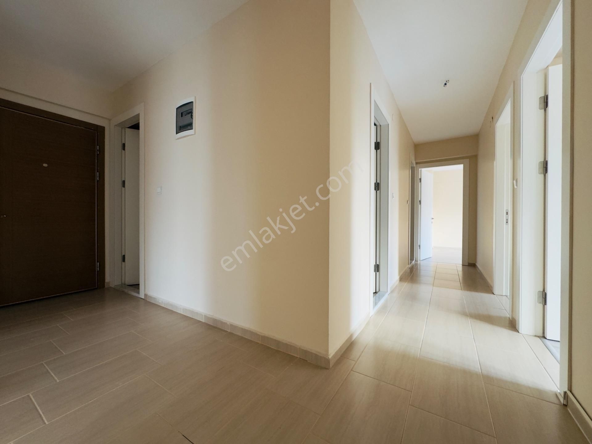 Flora Park Evleri Sitesinde Havuz Cepheli 3+1 Kiralık Arakat Köşe Daire - Görsel 20