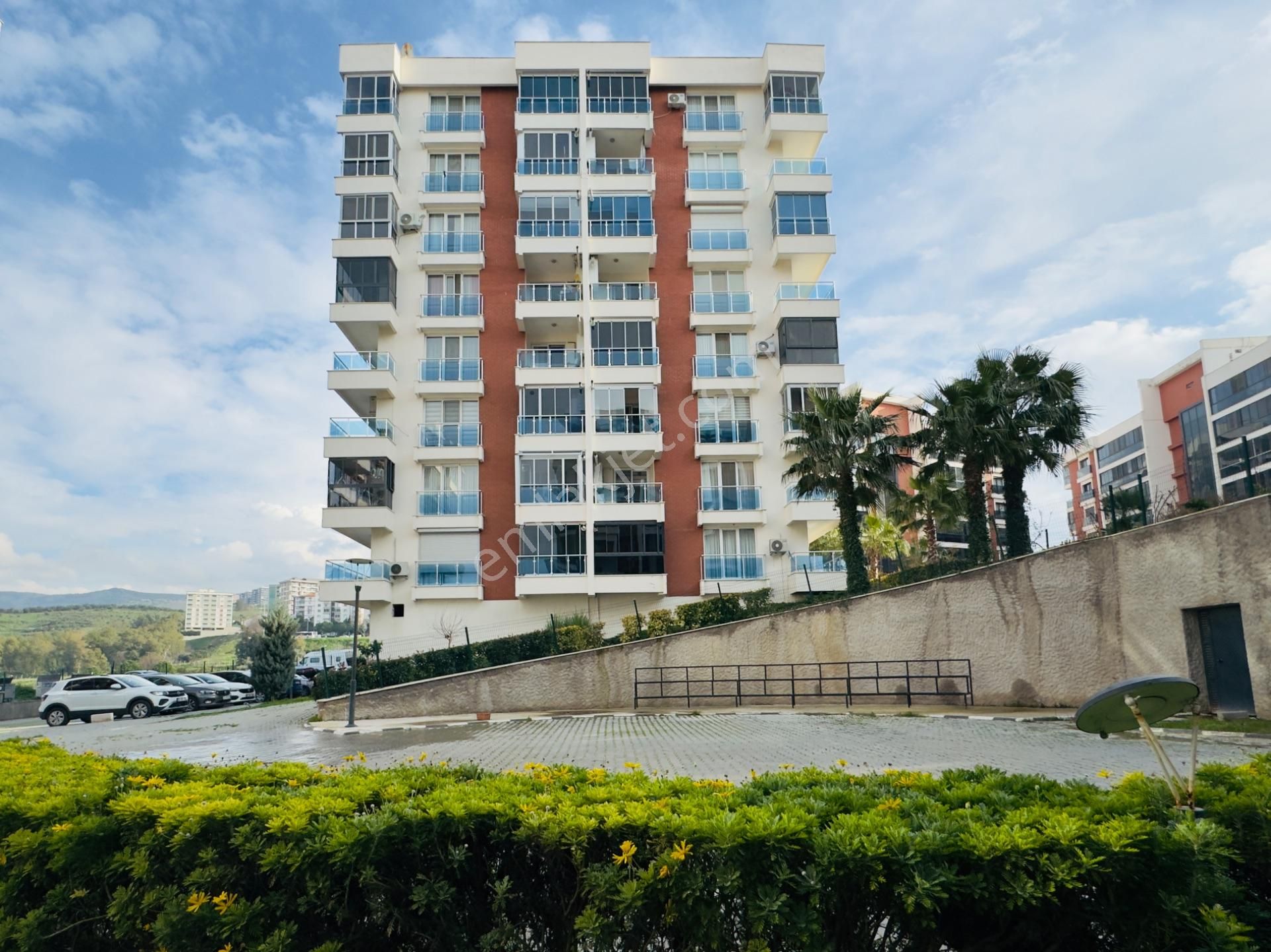 Flora Park Evleri Sitesinde Havuz Cepheli 3+1 Kiralık Arakat Köşe Daire - Görsel 4