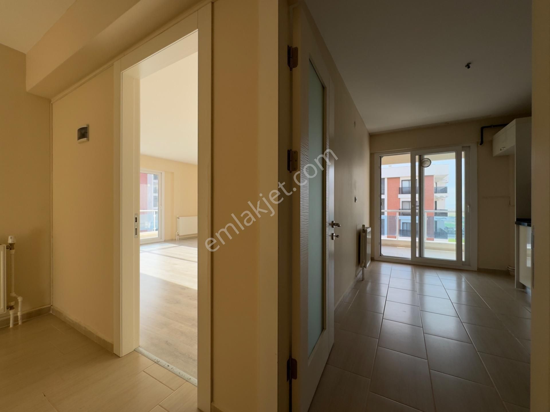 Flora Park Evleri Sitesinde Havuz Cepheli 3+1 Kiralık Arakat Köşe Daire - Görsel 15