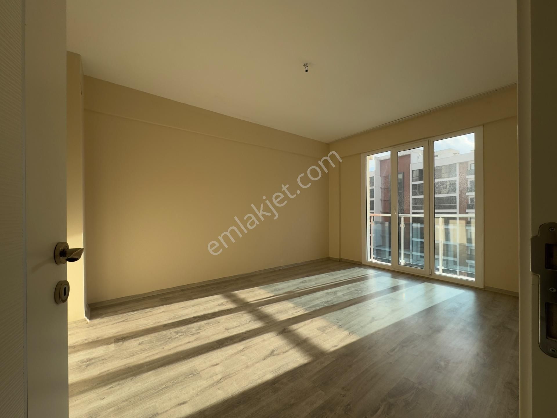 Flora Park Evleri Sitesinde Havuz Cepheli 3+1 Kiralık Arakat Köşe Daire - Görsel 26