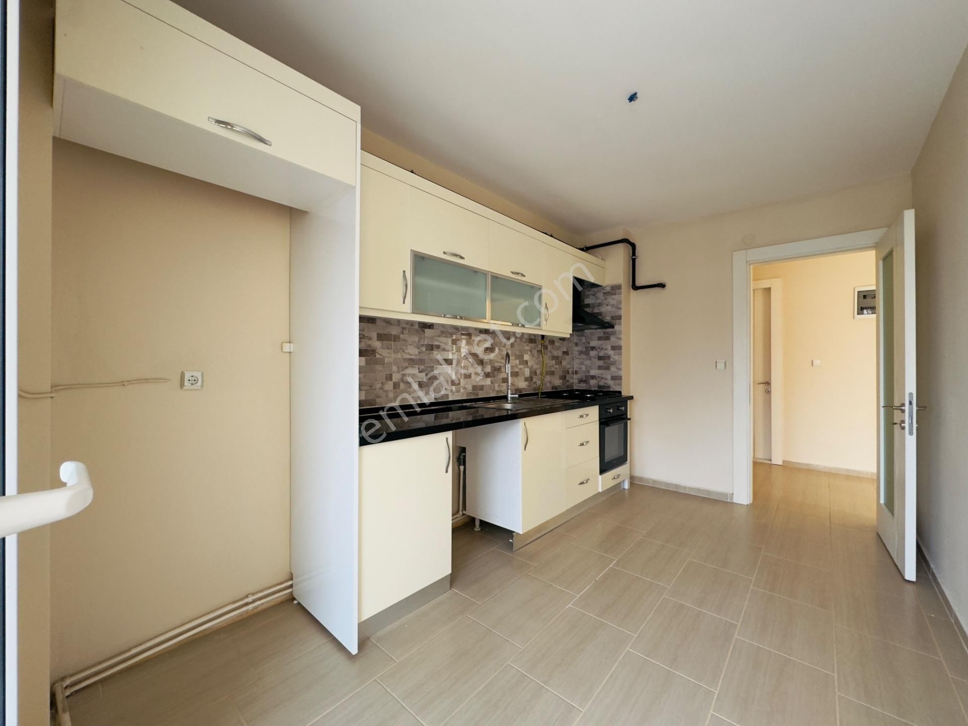 Flora Park Evleri Sitesinde Havuz Cepheli 3+1 Kiralık Arakat Köşe Daire - Görsel 14