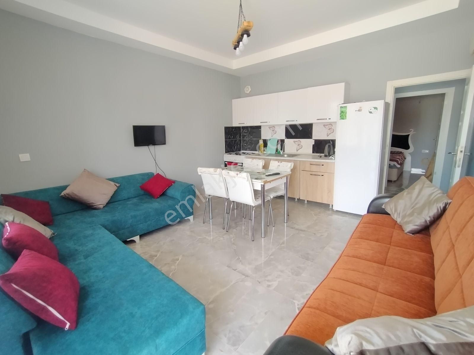 Kundu Oteller Bölgesinde Havuzlu Sitede 1+1 Eşyalı Giriş Kat - Görsel 2