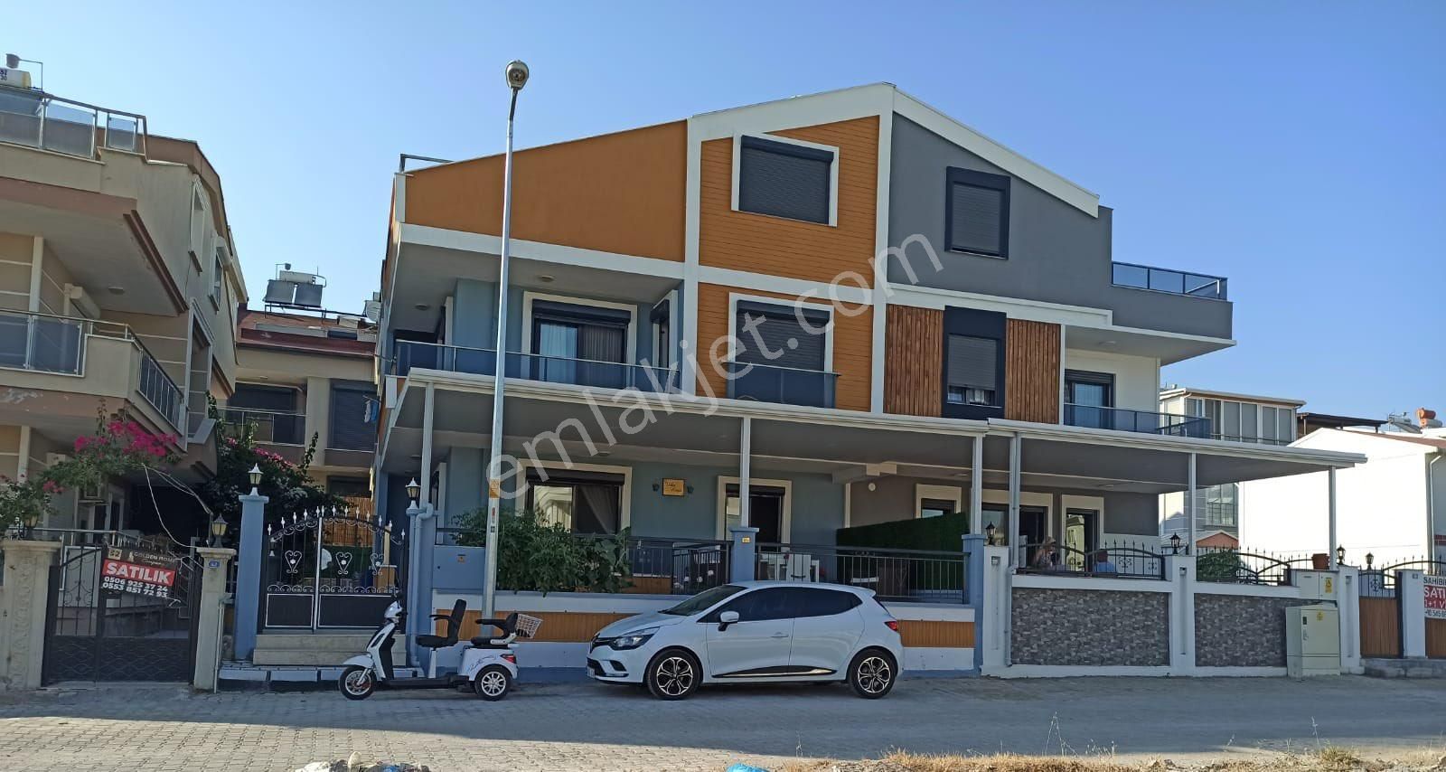 Efeler’de 3+1 Full Eşyalı Ön Cephe Merkezi Konum Villa