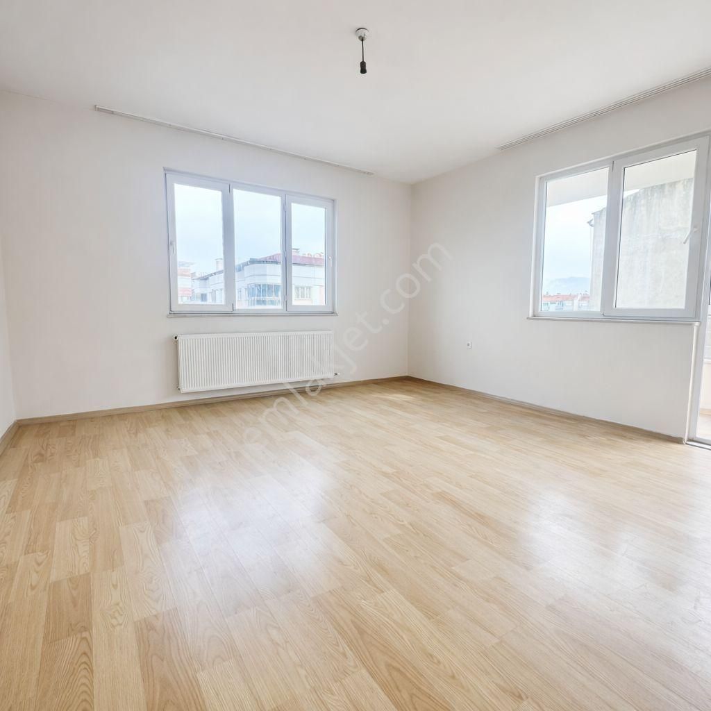 Cumhuriyet Mahallesi’nde Kiralık 3+1 Geniş Ve Ferah Daire - Görsel 6