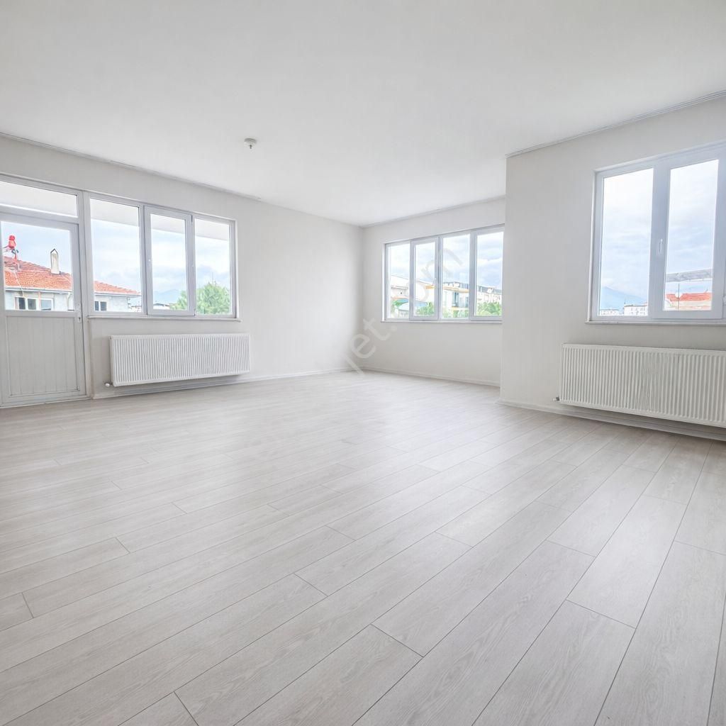 Cumhuriyet Mahallesi’nde Kiralık 3+1 Geniş Ve Ferah Daire - Görsel 2