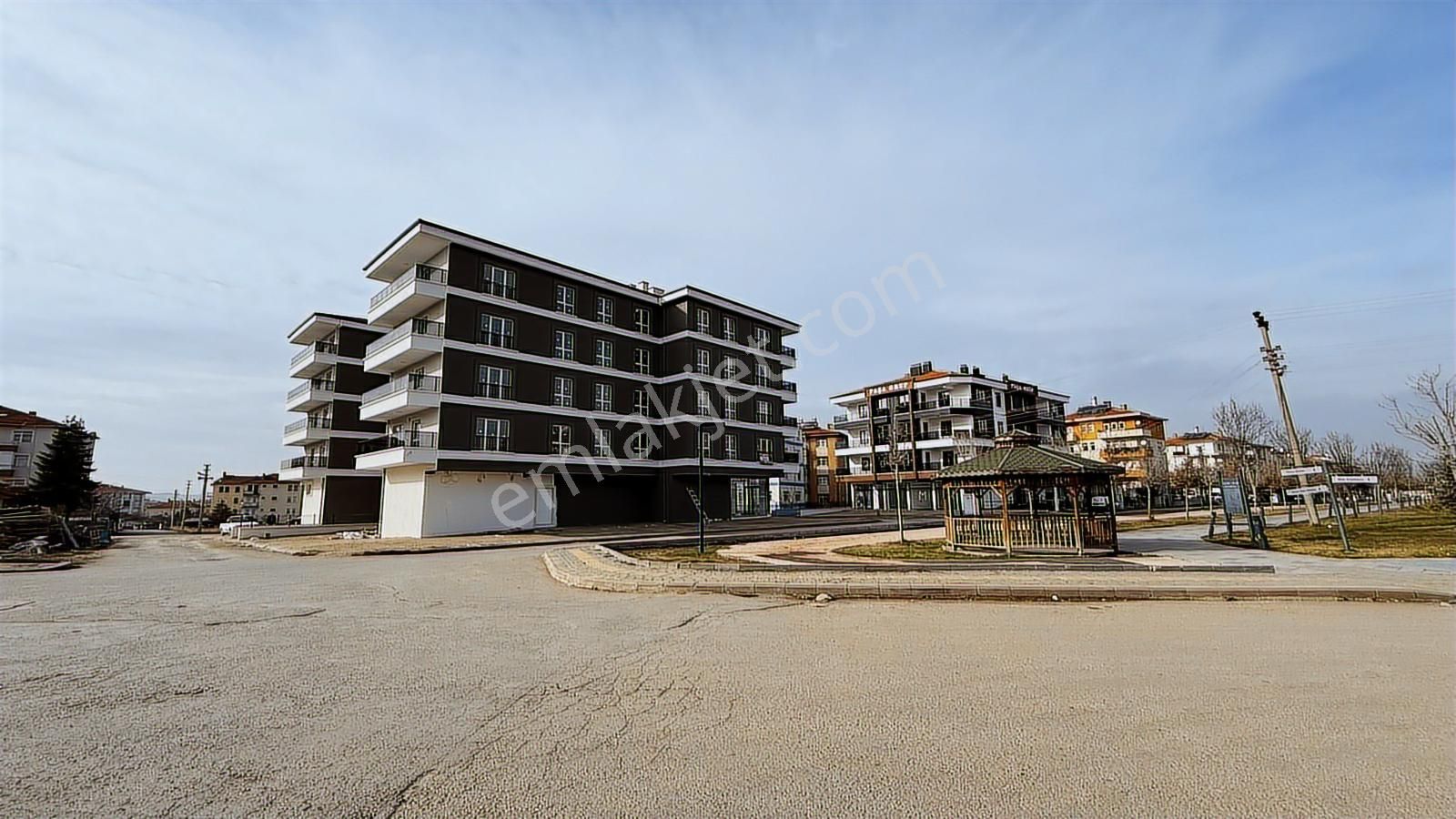 Cumhuriyet İlkokulu Ve Park Karşısında Lüks Yapılı 2+1 Daire - Görsel 8