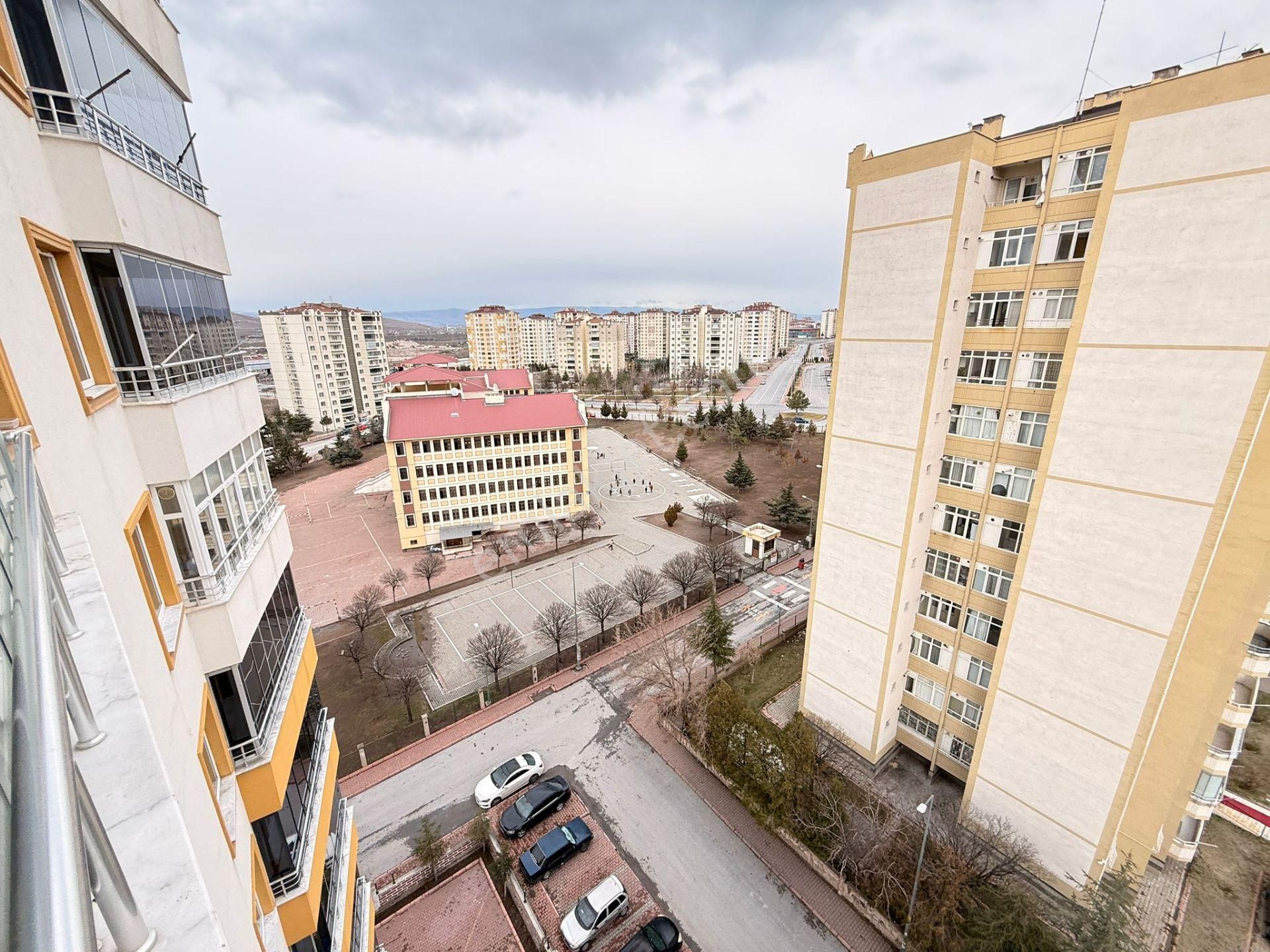 Elisa Gyo/ Beyazşehir Özel Yapsat Tramvay Yakını 3+1 Ara Kat Güney Cephe Satılık Daire - Görsel 4