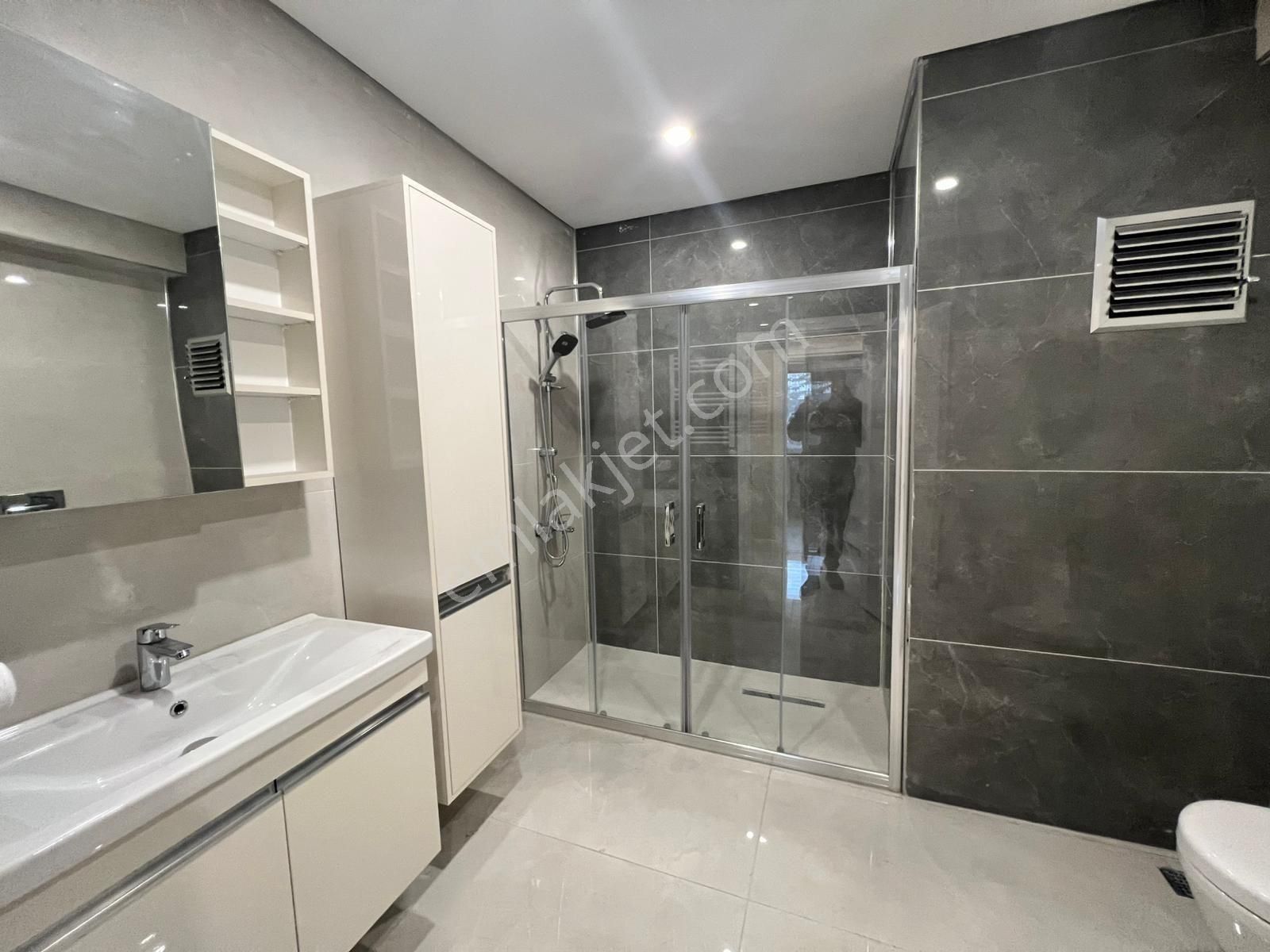 Yenibosna Merkezde Sıfır Binada Özenli 3+1 | 126 M² Krediye Uyg - Görsel 22