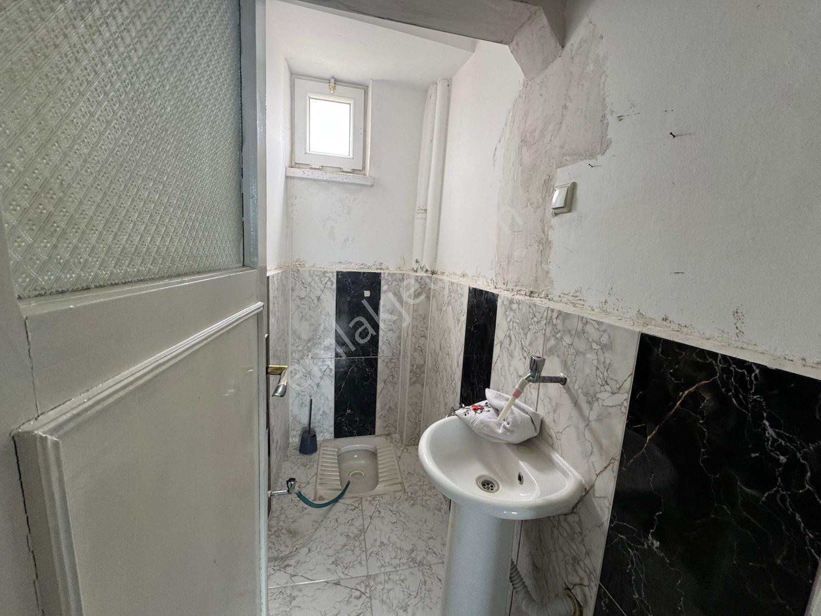 600 Evlerde Daire İçi Yenilenmiş 2+1 Üç Katlı Binanın 3. Katı - Görsel 12