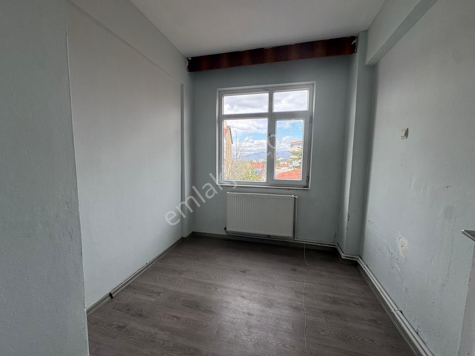 600 Evlerde Daire İçi Yenilenmiş 2+1 Üç Katlı Binanın 3. Katı - Görsel 13