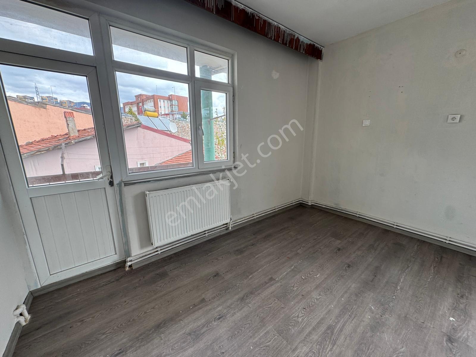 600 Evlerde Daire İçi Yenilenmiş 2+1 Üç Katlı Binanın 3. Katı - Görsel 9
